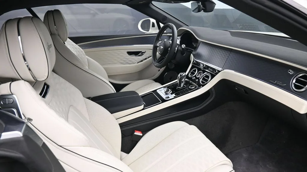 Used 2025 White Bentley Speed image 2