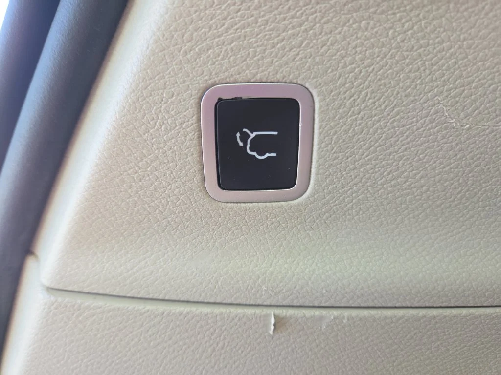 Used 2023 Silver Chrysler Touring L image 13