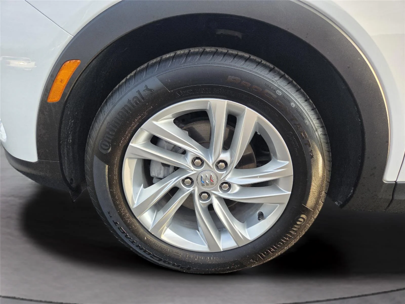 Used 2025 Summit White Buick Preferred image 35