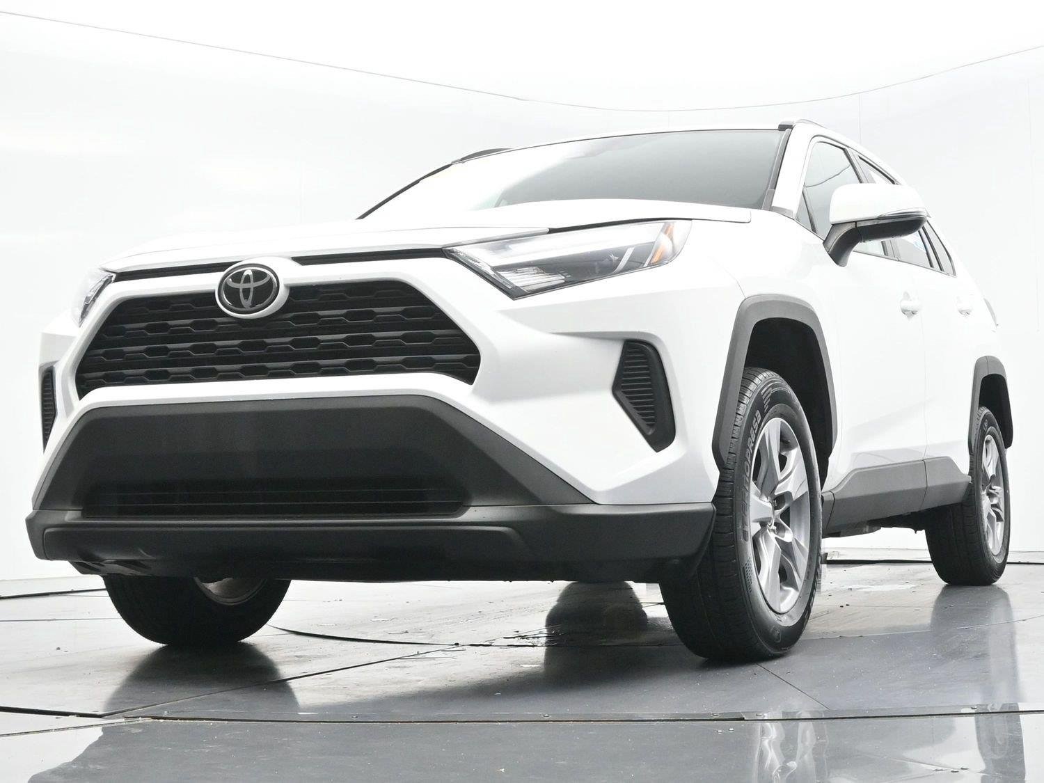 Used 2022 White Toyota XLE image 49