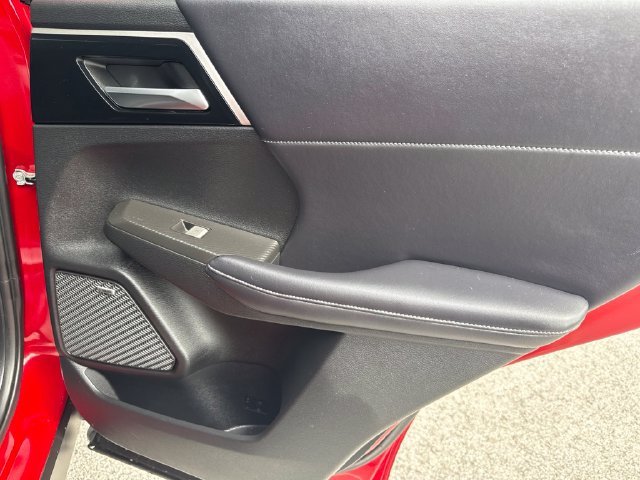 Used 2025  Mitsubishi SE image 24