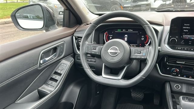 Used 2023 White Nissan Platinum image 24