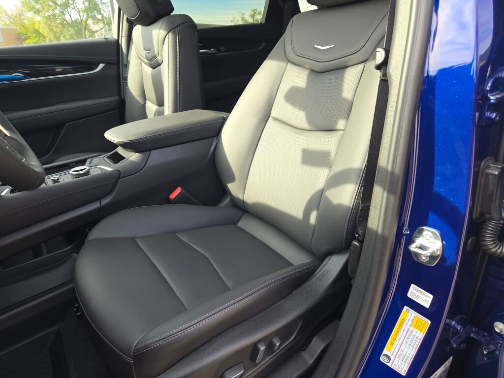 New 2025 Opulent Blue Metallic Cadillac Premium Luxury image 24