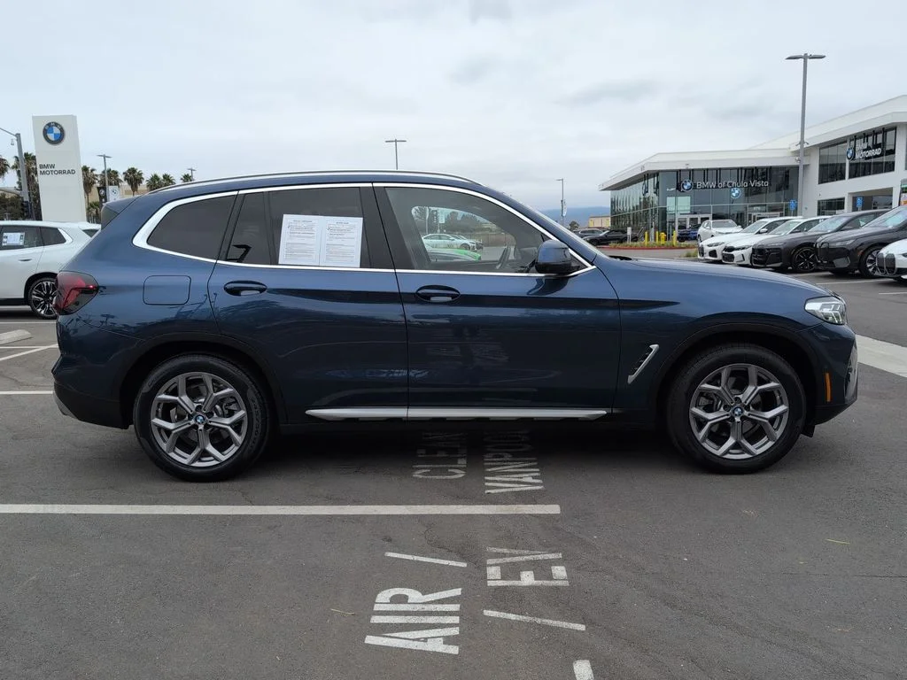 Used 2023 Blue BMW xDrive30i image 3