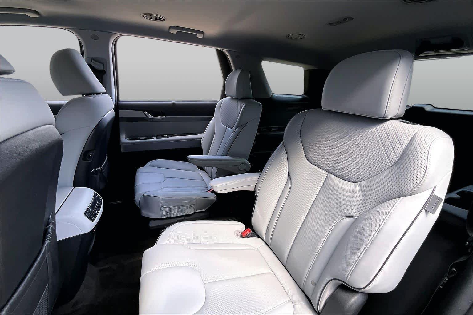 Used 2025 Steel Graphite Hyundai SEL Premium 7P image 20