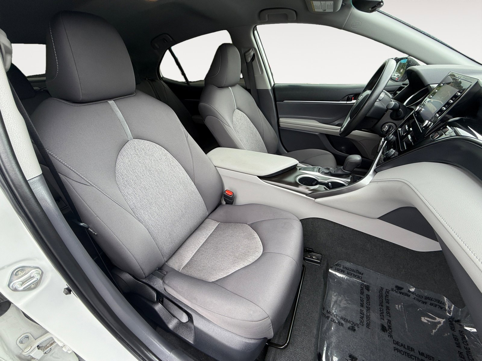 Used 2023 Ice Toyota LE image 19