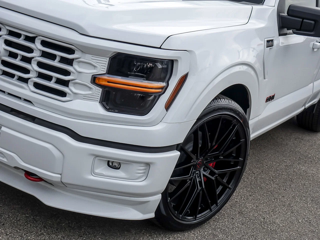 New 2026 Oxford White Ford XL image 5