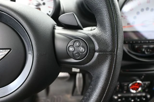 Used 2014 White MINI Paceman image 25