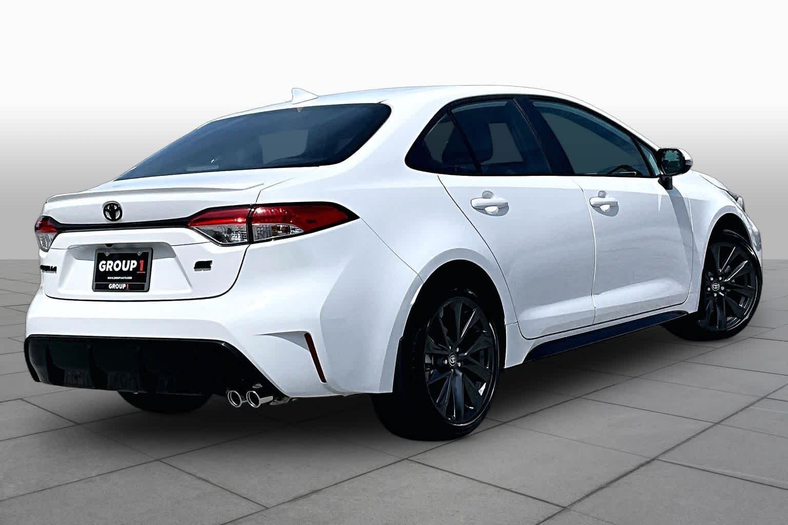 Used 2026 Ice Cap Toyota SE image 13