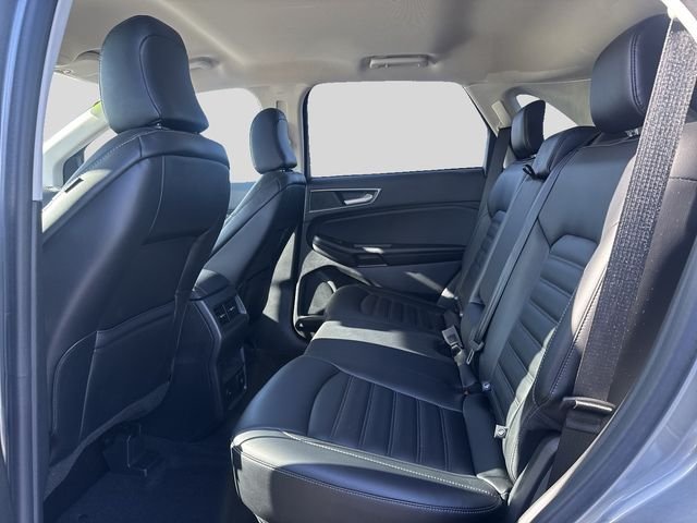 Used 2022 Silver Ford SEL image 9