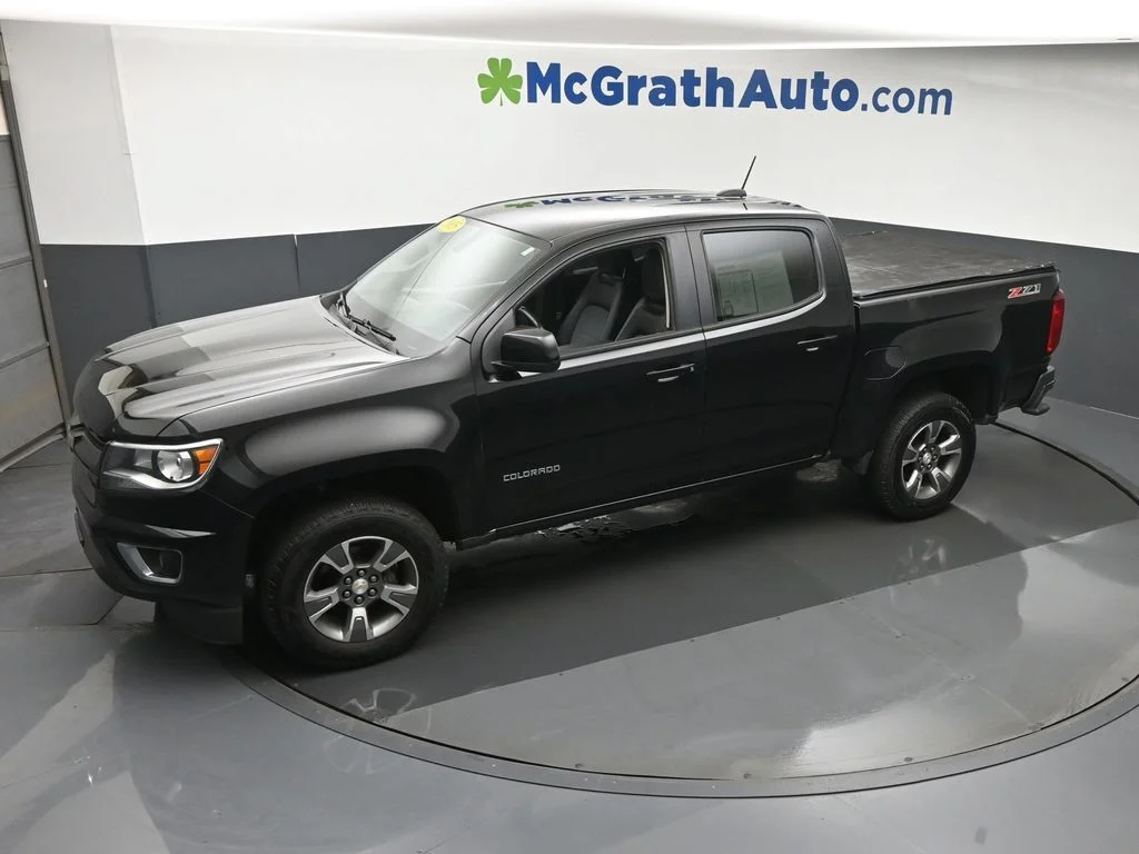 Used 2015 Black Chevrolet Z71 image 21