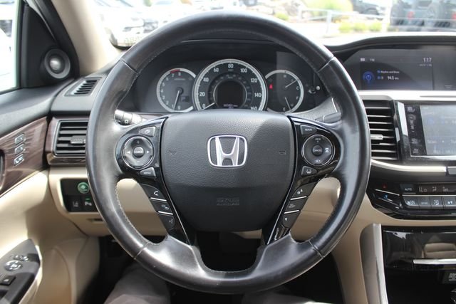Used 2017 White Honda Touring image 14