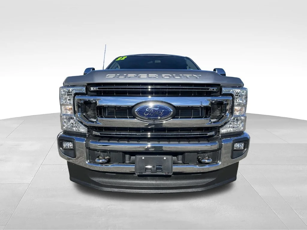Used 2022  Ford XL image 2