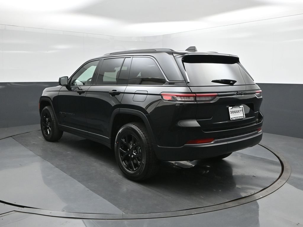 New 2026 Diamond Black Crystal Pearl-Coat Exterior Paint Jeep Altitude image 5