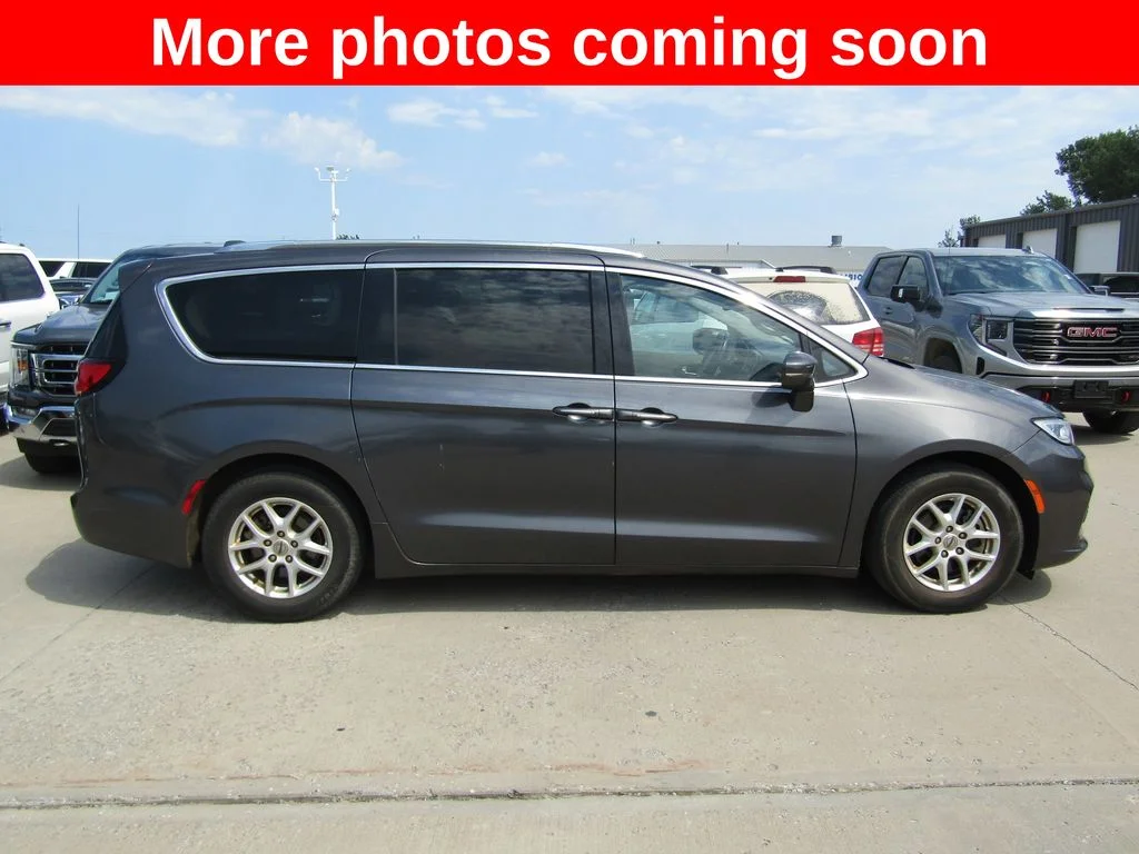 Used 2021 Gray Chrysler Touring L image 6