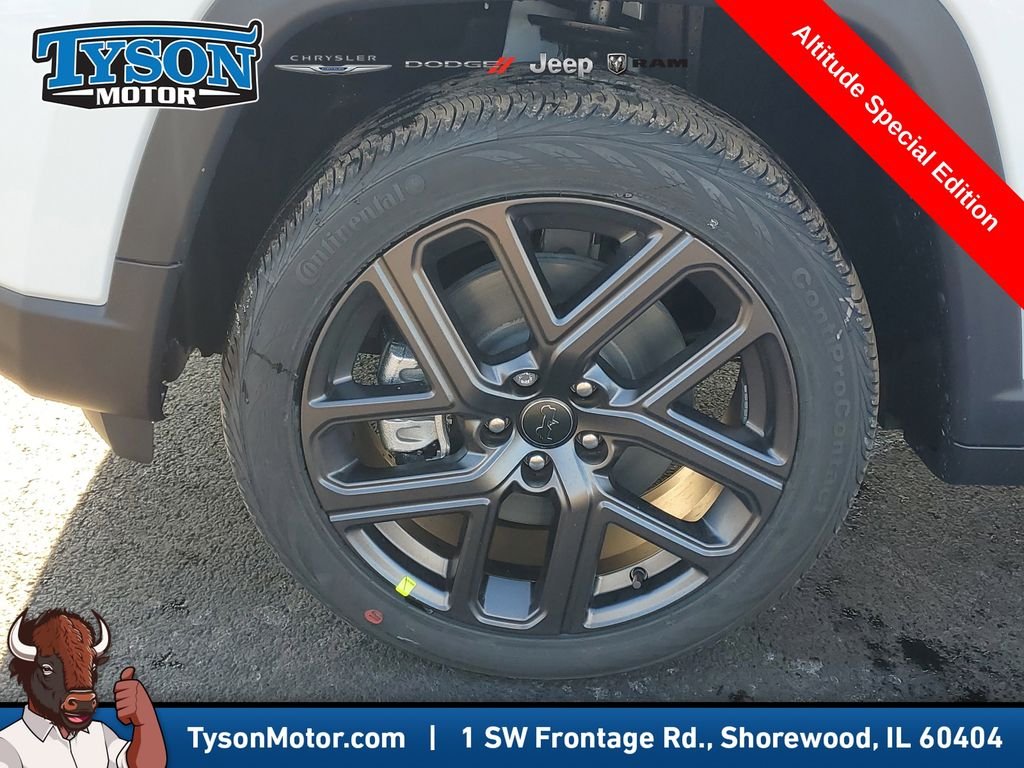 New 2026 Bright White Clearcoat Jeep Latitude image 7