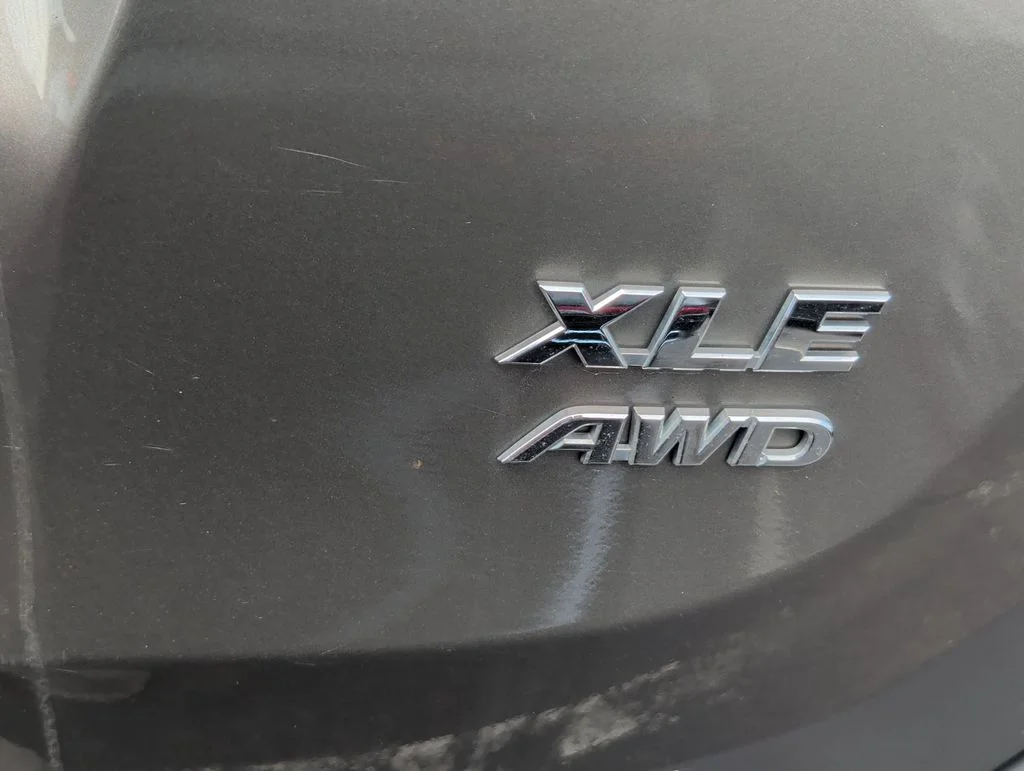 Used 2015 Brown Toyota XLE image 6