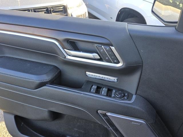 Used 2025  GMC Denali image 3