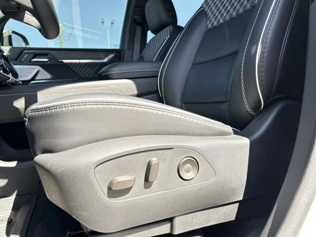 Used 2024 White GMC Denali image 37