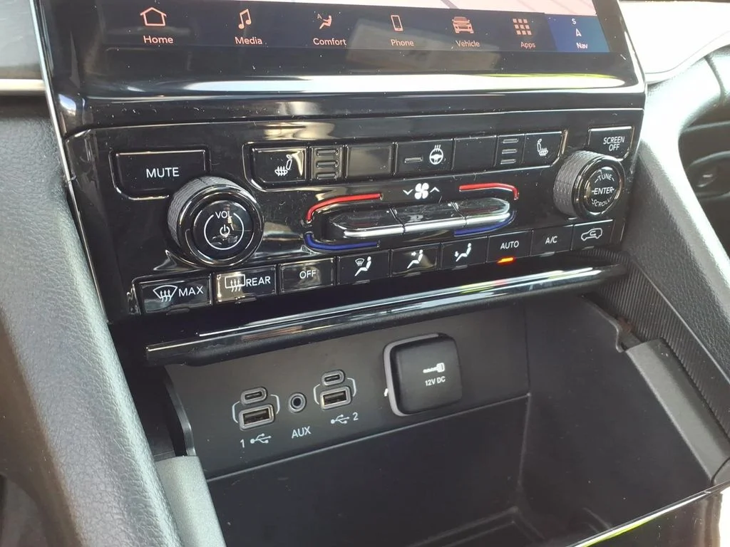 Used 2025 White Jeep Limited image 15