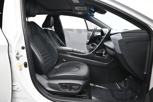 Used 2019 Pearl Toyota Touring image 19