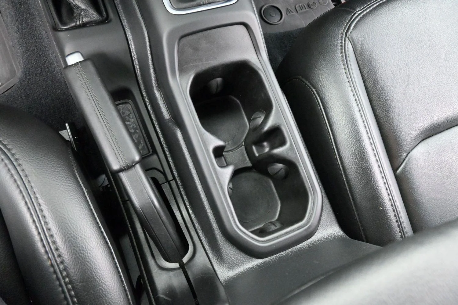 Used 2023 White Jeep Sahara Altitude image 19
