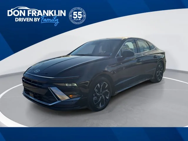 Used 2024 Black Hyundai SEL image 1