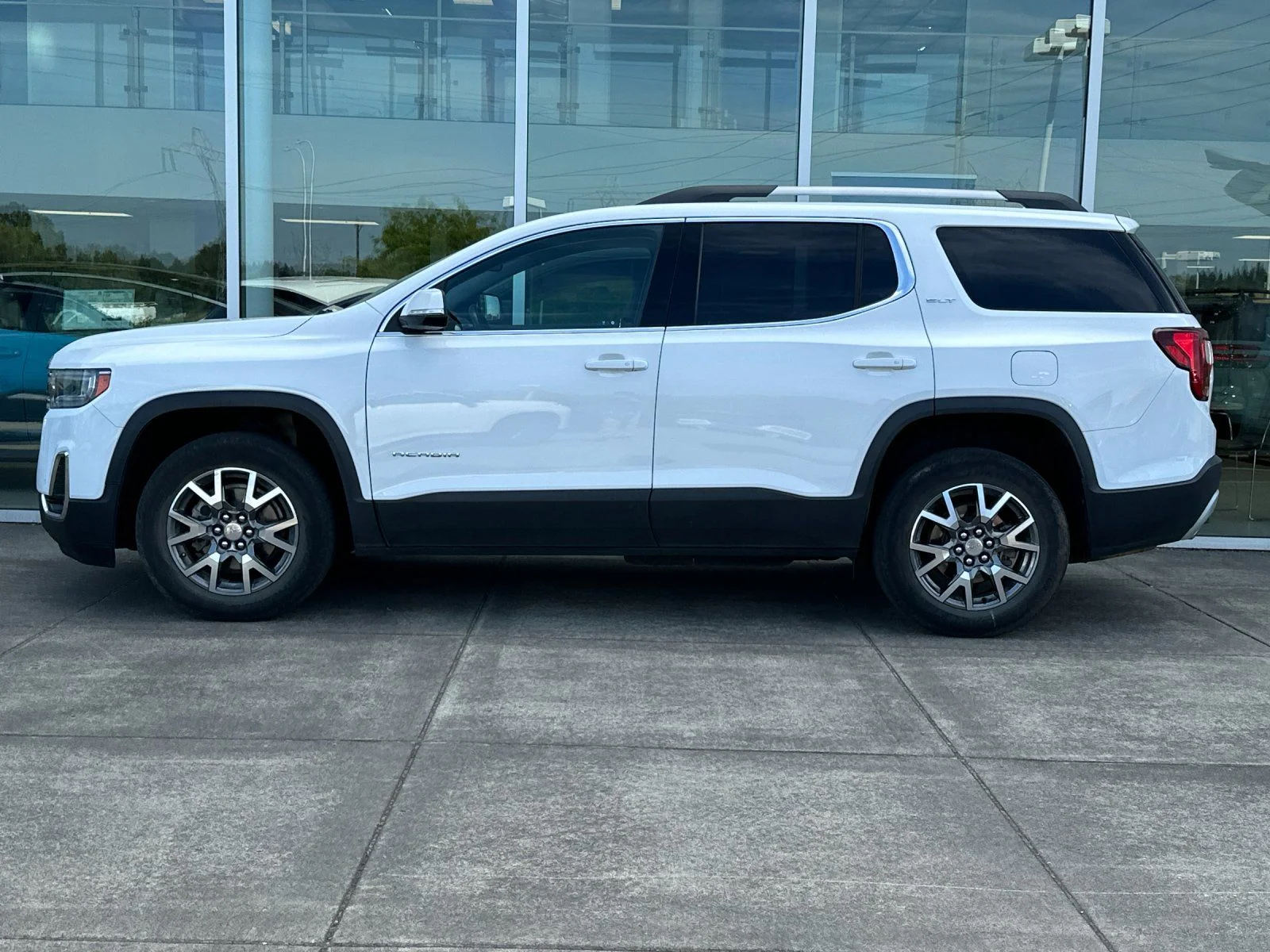 Used 2023 Summit White GMC SLT image 6