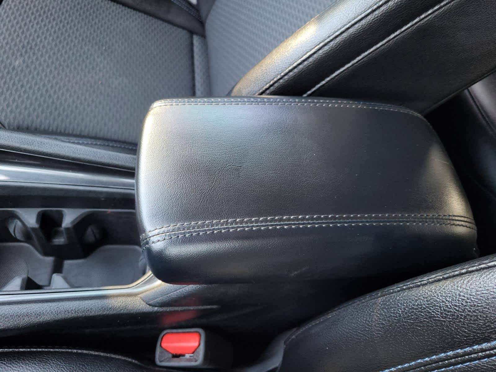 Used 2024 Diamond Black Crystal Pearlcoat Jeep Latitude image 24