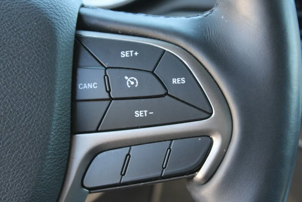 Used 2021 Silver Jeep Limited image 27