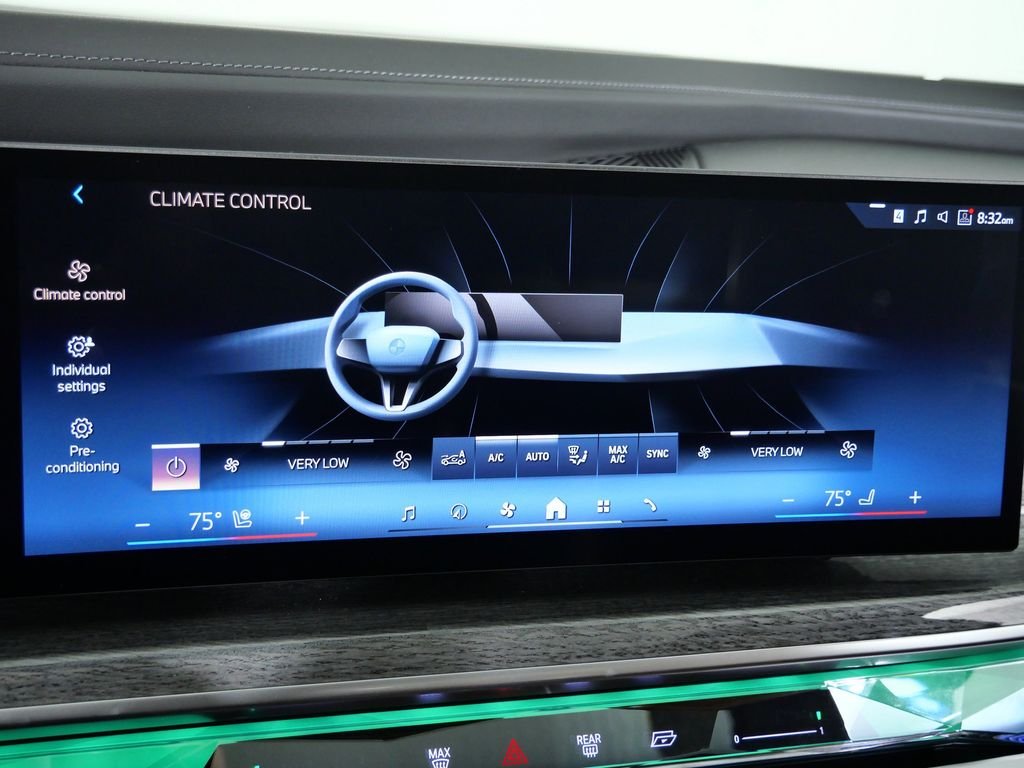 2025 BMW 7 Series 750e - Photo 44