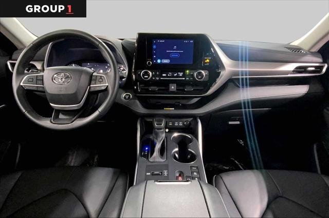 Certified Used 2025 PRECIOUS METAL Toyota  image 16
