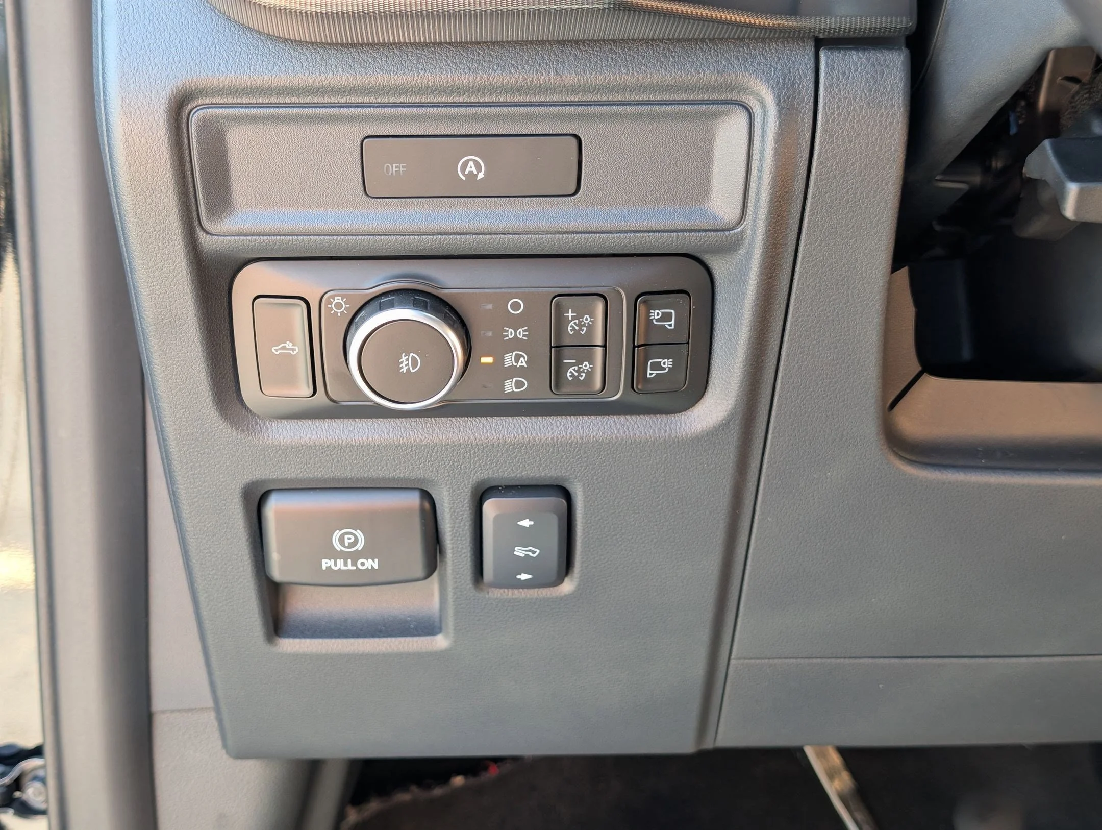 Used 2025 Black Metallic Ford LARIAT image 22