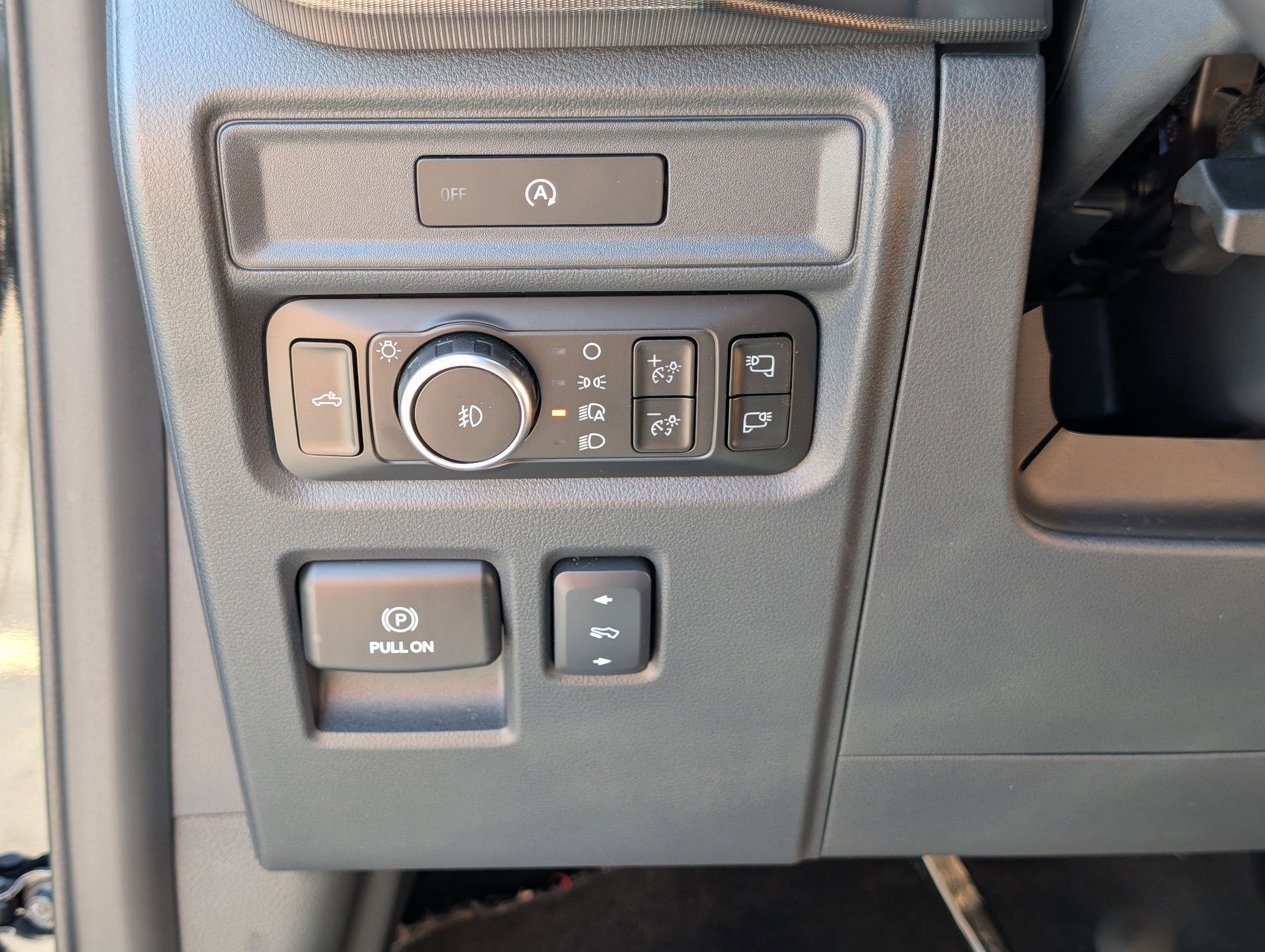 Used 2025 Black Metallic Ford LARIAT image 22