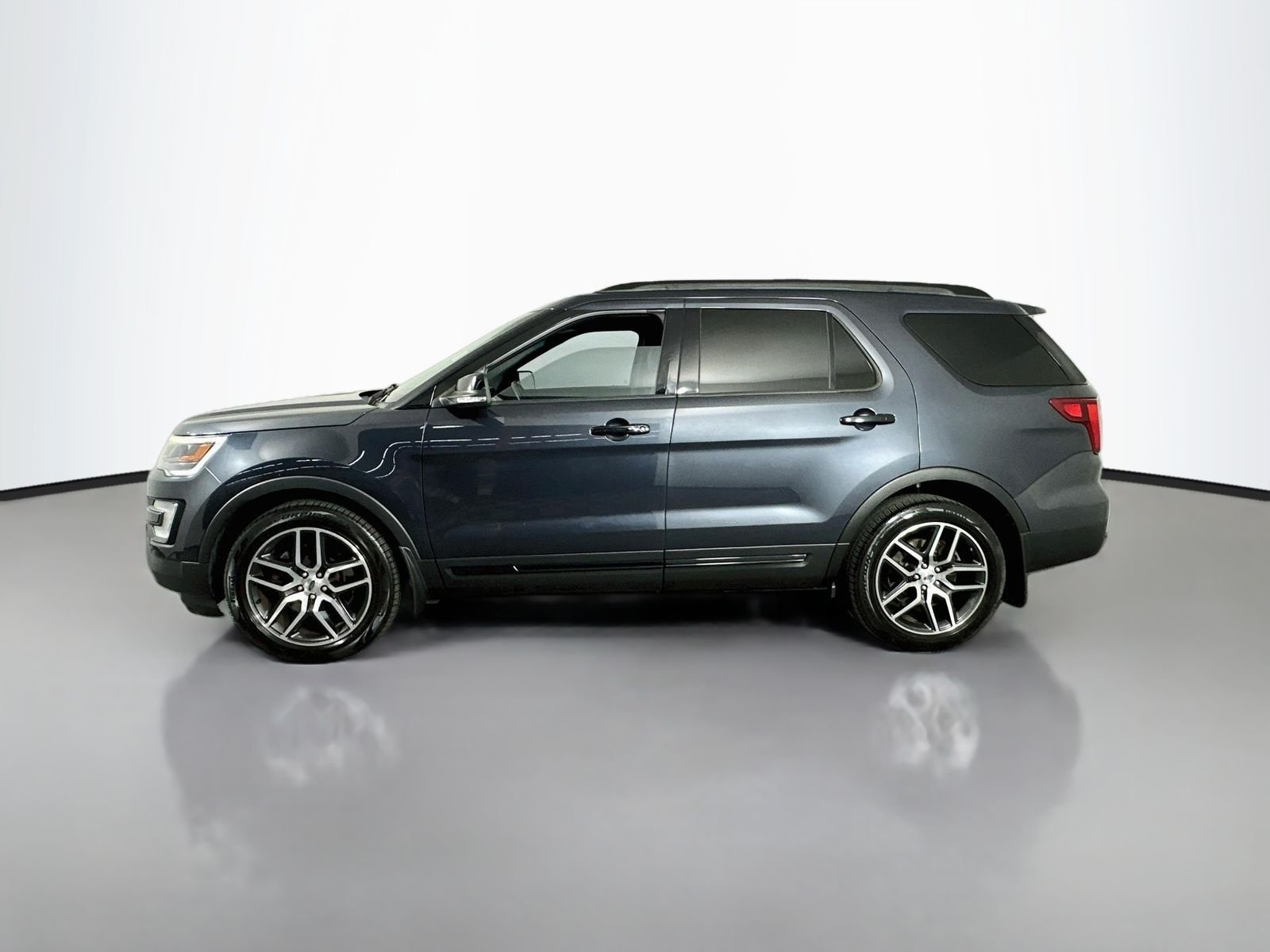 Used 2017 Quartz Metallic Ford Sport image 5