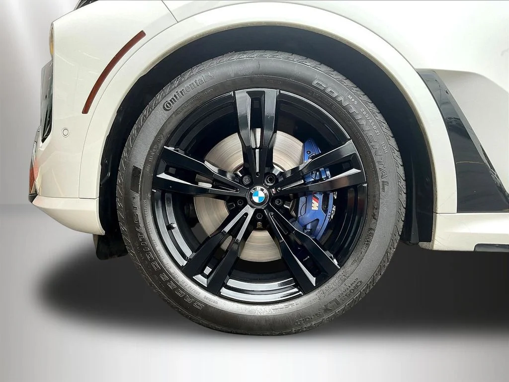 Used 2024 White Metallic BMW M60i image 35