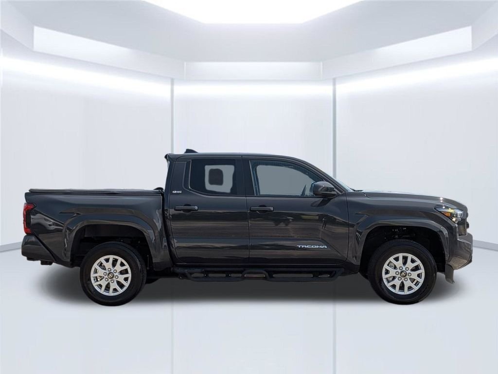 Used 2024  Toyota SR5 image 7