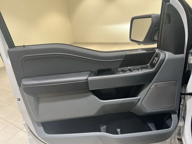 2025 Ford F-150 Lightning Flash - Photo 21
