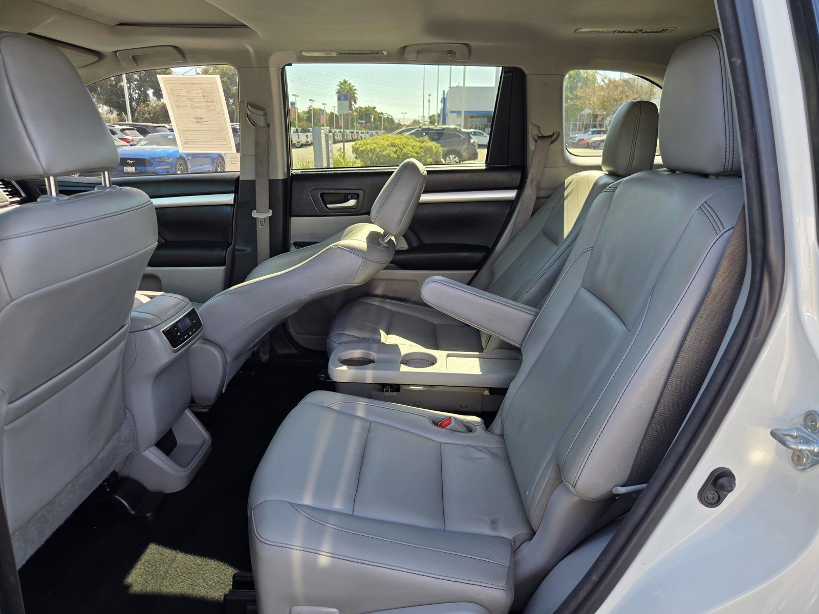 Used 2016 White Toyota XLE image 10