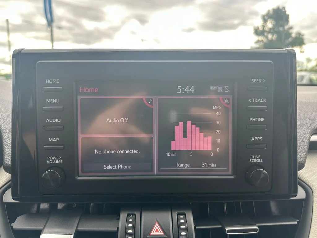 Used 2019 Gray Toyota XLE Premium image 16