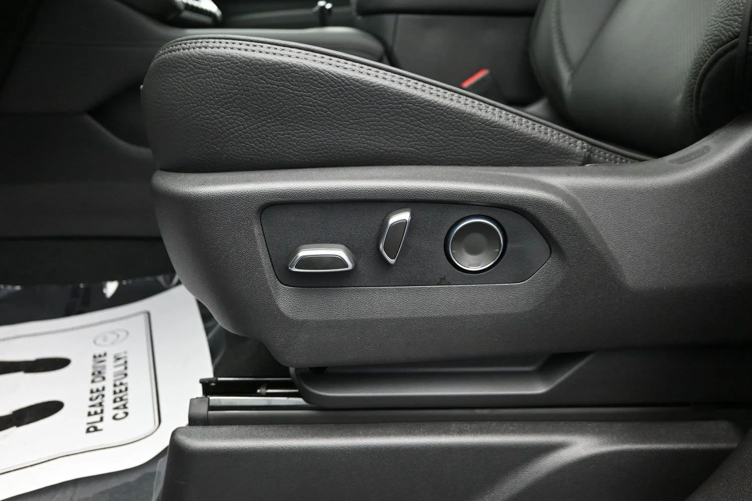 2026 GMC Yukon XL Denali - Photo 27