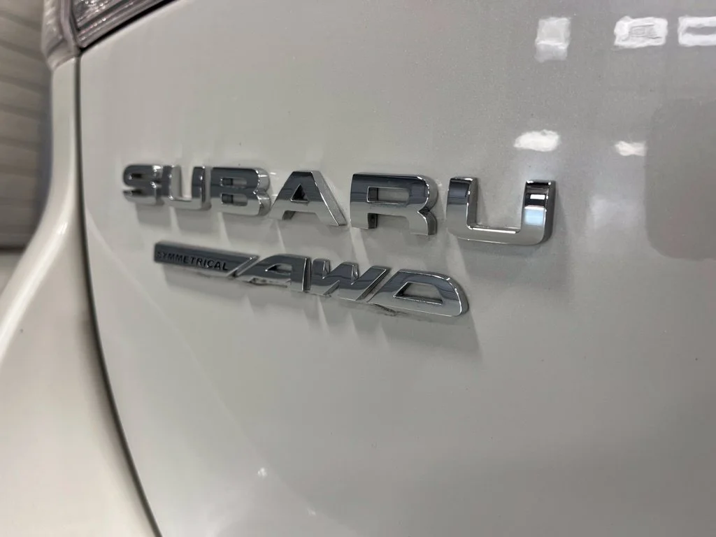 Used 2020 Crystal White Pearl Subaru Limited image 37