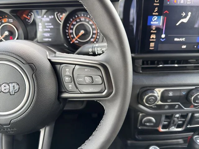 Used 2025 Orange Jeep Sport S image 28