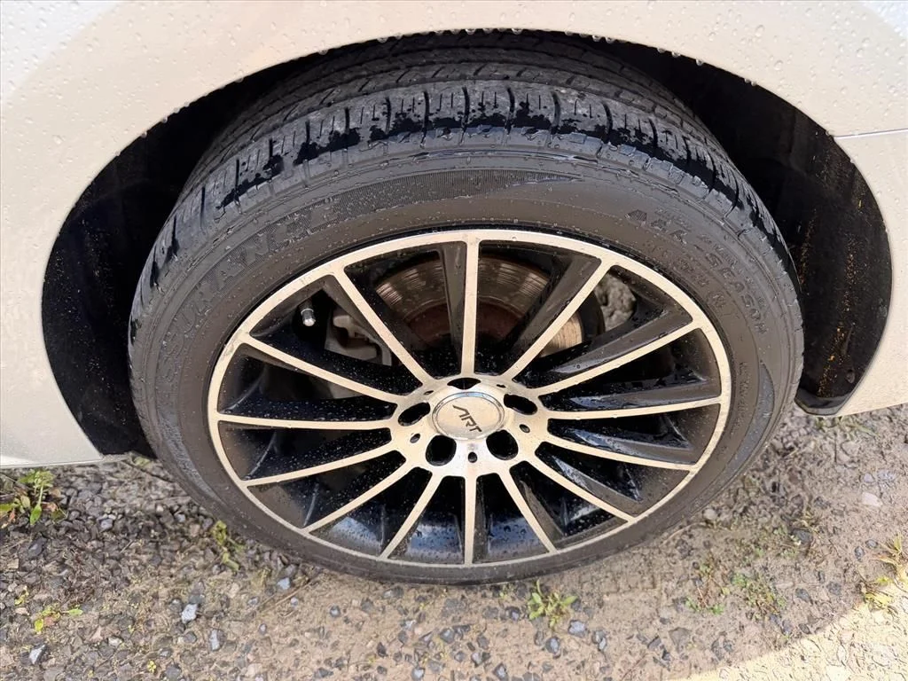 Used 2016  Volkswagen  image 8