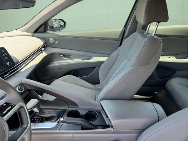 Used 2025 Blue Hyundai SE image 9