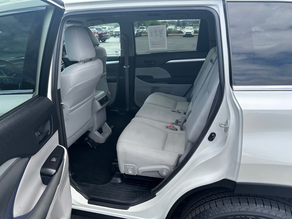 Used 2016 White Toyota LE image 14