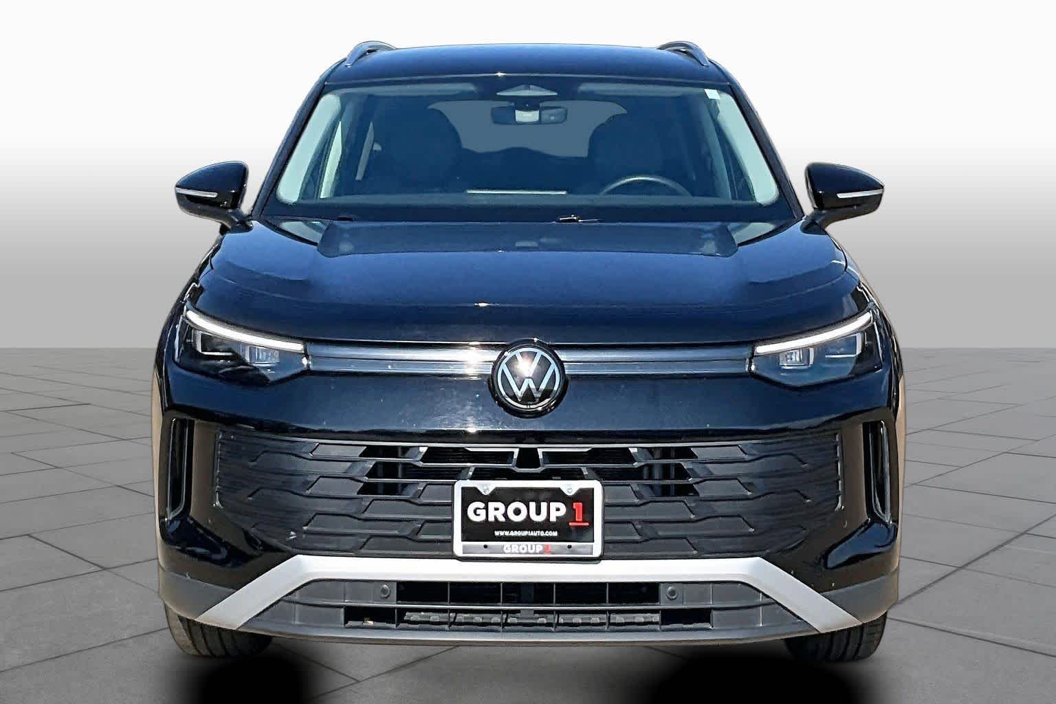 Used 2026  Volkswagen SE image 4