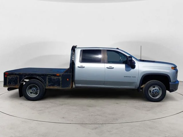 Used 2023 Silver Ice Metallic Chevrolet LT image 6