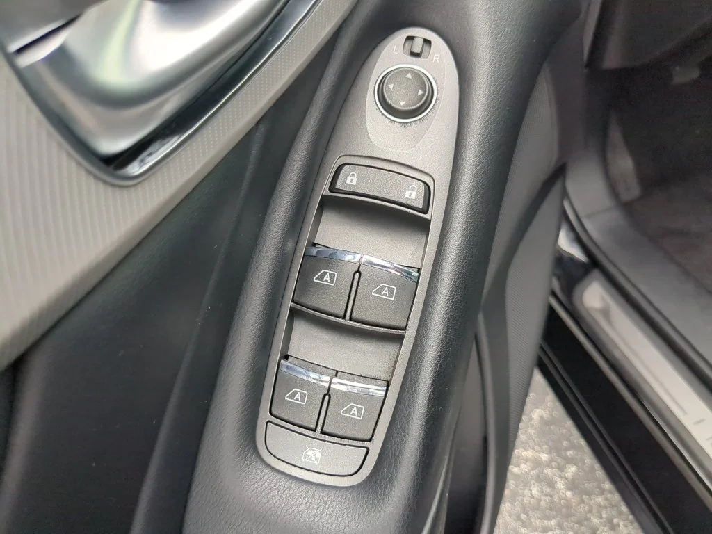 Used 2021 Black INFINITI 3.0t LUXE image 17