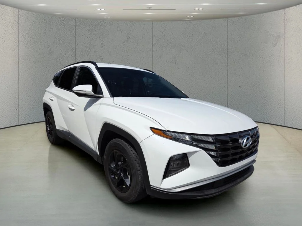 Used 2023 White Hyundai SEL image 7